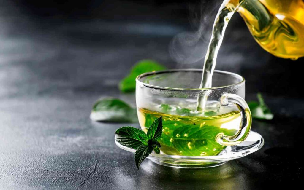 Bere tè verde due volte al giorno fa bene