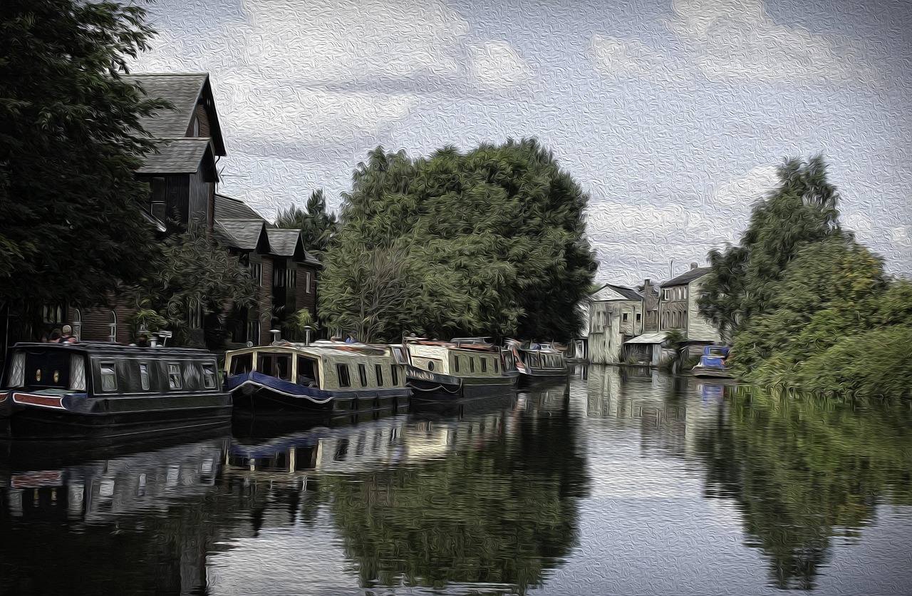 Passeggiata lungo il Regent’s Canal, vista panoramica su Londra e natura circostante.