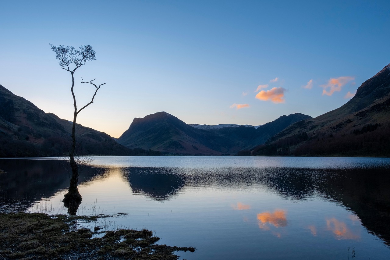 Villaggio pittoresco del Lake District, meta ambita dai fotografi per la sua bellezza naturale.