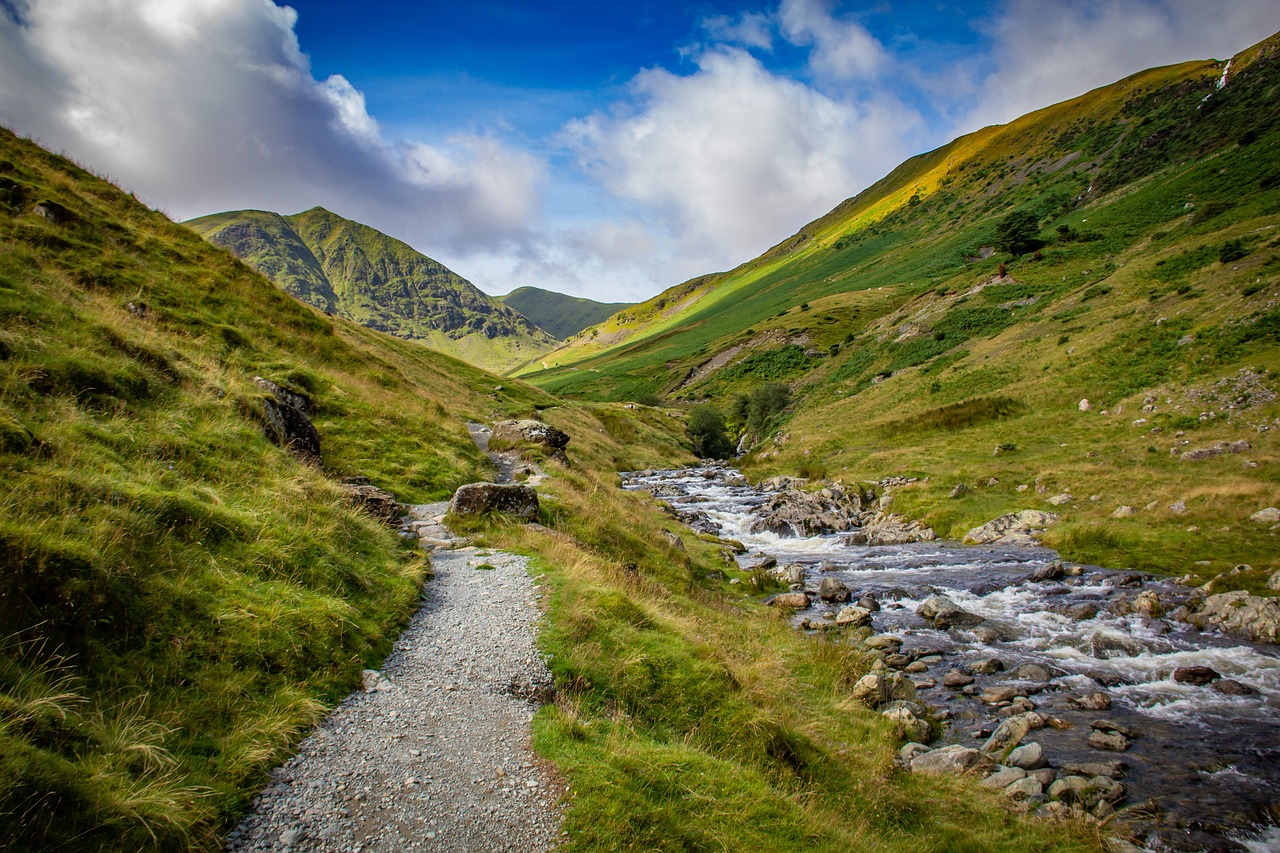Paesaggio montano del Galles, ideale per il trekking e immerso nella natura.