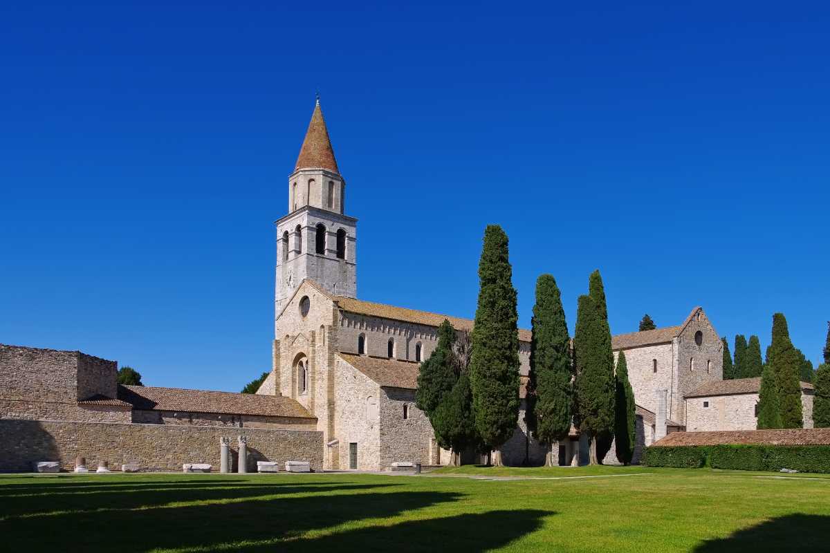 Abbazie storiche in Italia, architettura affascinante e paesaggi suggestivi.