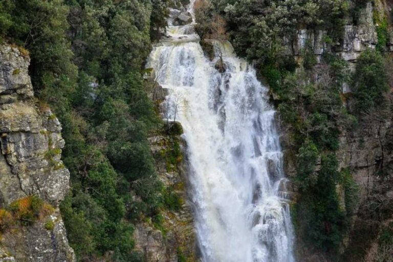 Le cascate più belle in Italia: quella trentina è uno spettacolo