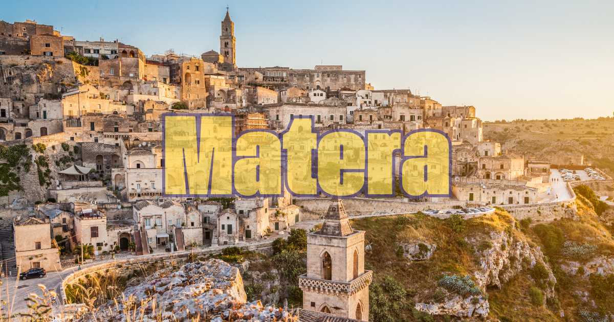 Vista panoramica di Matera con i suoi celebri Sassi e architetture storiche.
