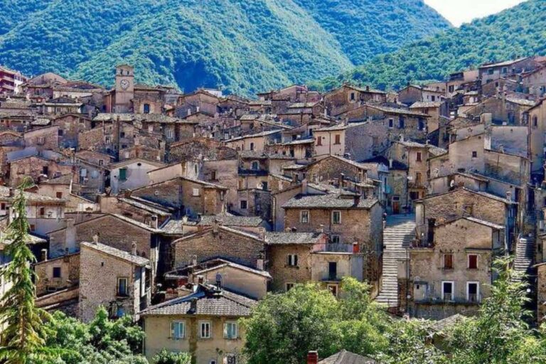 Borgo italiano con la torre più pendente al mondo: pende quasi 5 gradi più di Pisa