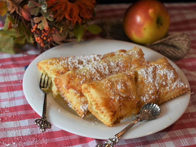 Come fare dolci leggeri senza rinunciare al gusto: la ricetta delle frittelle di mele al forno